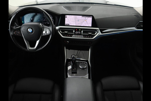 BMW 3-serie 330e Sport Line | Adaptive cruise | Stoelverwarming | Sportstoelen | Carplay | Sfeerverlichting | Live Cockpit | Navigatie | Half leder | DAB | Climate control | PHEV | Plug In
