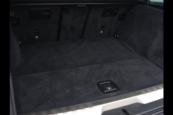 BMW 3-serie 330e Sport Line | Adaptive cruise | Stoelverwarming | Sportstoelen | Carplay | Sfeerverlichting | Live Cockpit | Navigatie | Half leder | DAB | Climate control | PHEV | Plug In