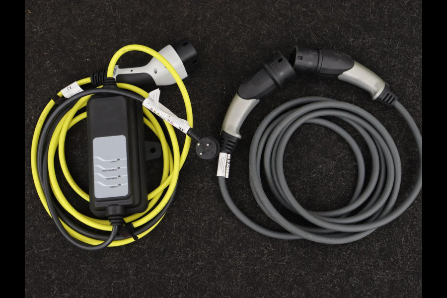 BMW 3-serie 330e Sport Line | Adaptive cruise | Stoelverwarming | Sportstoelen | Carplay | Sfeerverlichting | Live Cockpit | Navigatie | Half leder | DAB | Climate control | PHEV | Plug In