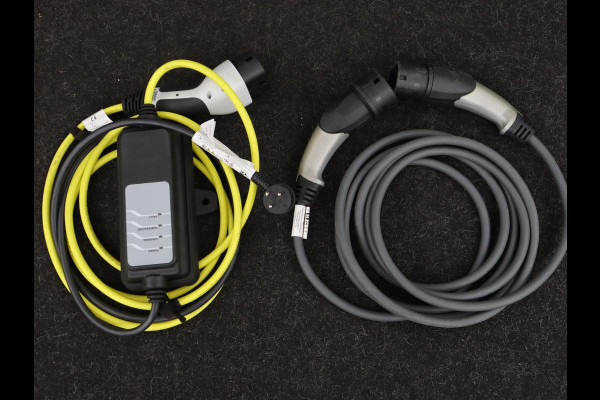 BMW 3-serie 330e Sport Line | Adaptive cruise | Stoelverwarming | Sportstoelen | Carplay | Sfeerverlichting | Live Cockpit | Navigatie | Half leder | DAB | Climate control | PHEV | Plug In