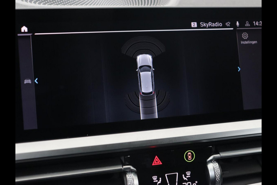 BMW 3-serie 330e Sport Line | Adaptive cruise | Stoelverwarming | Sportstoelen | Carplay | Sfeerverlichting | Live Cockpit | Navigatie | Half leder | DAB | Climate control | PHEV | Plug In