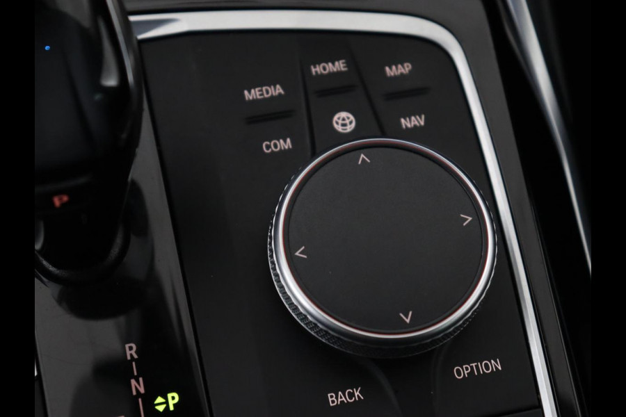 BMW 3-serie 330e Sport Line | Adaptive cruise | Stoelverwarming | Sportstoelen | Carplay | Sfeerverlichting | Live Cockpit | Navigatie | Half leder | DAB | Climate control | PHEV | Plug In