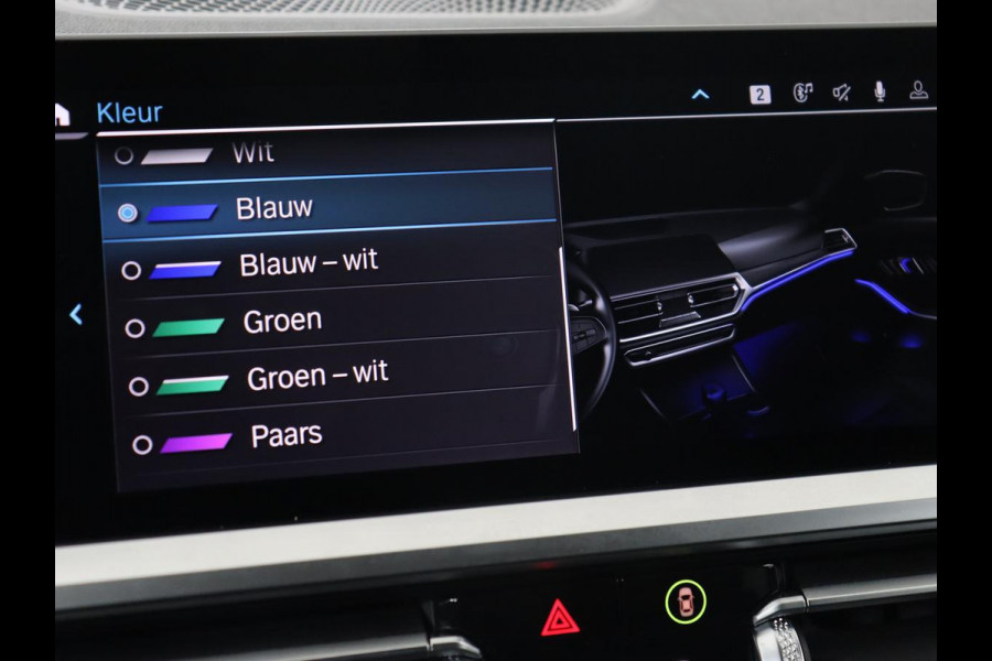 BMW 3-serie 330e Sport Line | Adaptive cruise | Stoelverwarming | Sportstoelen | Carplay | Sfeerverlichting | Live Cockpit | Navigatie | Half leder | DAB | Climate control | PHEV | Plug In