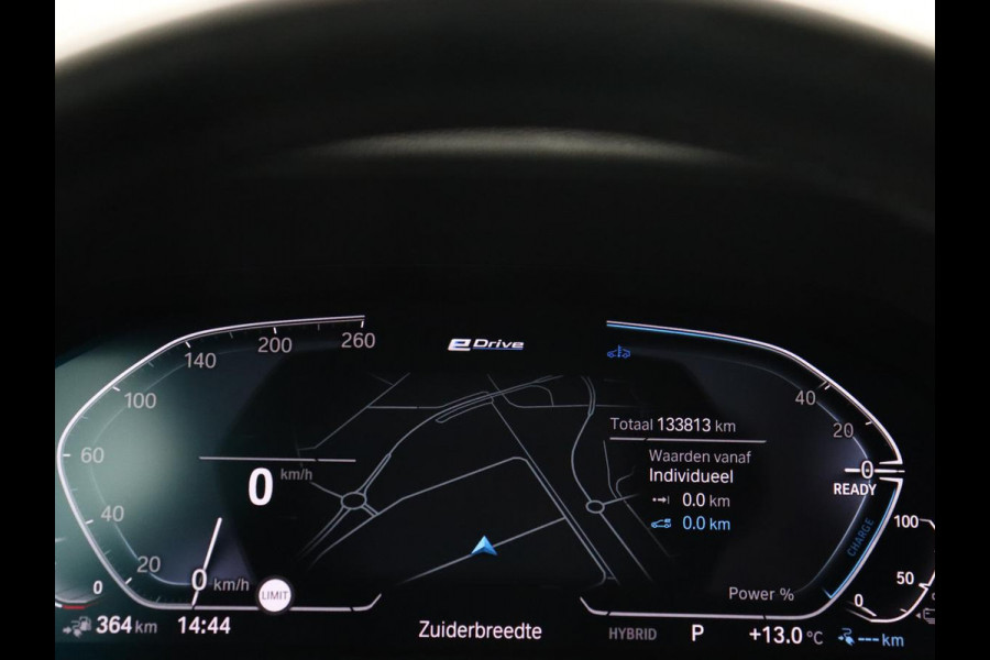 BMW 3-serie 330e Sport Line | Adaptive cruise | Stoelverwarming | Sportstoelen | Carplay | Sfeerverlichting | Live Cockpit | Navigatie | Half leder | DAB | Climate control | PHEV | Plug In