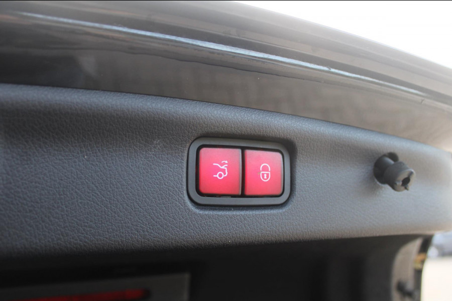 Mercedes-Benz C-Klasse 200 AMG Night | Pano | 360 | Memory | 19'' | Sfeerverlichting