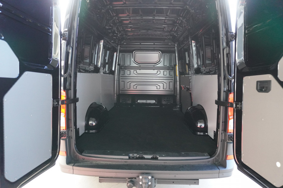 Volkswagen Crafter 30 2.0 TDI 140PK L3H3 Exclusive Automaat nr. V164 | Hero Edition | Airco | Cruise | Navi | trekhaak  | Camera