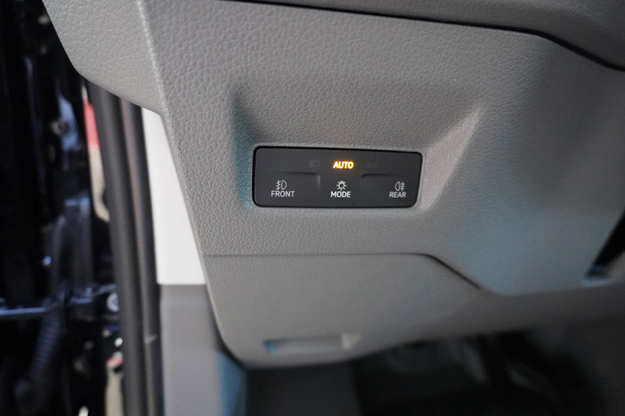 Volkswagen Crafter 30 2.0 TDI 140PK L3H3 Exclusive Automaat nr. V164 | Hero Edition | Airco | Cruise | Navi | trekhaak  | Camera