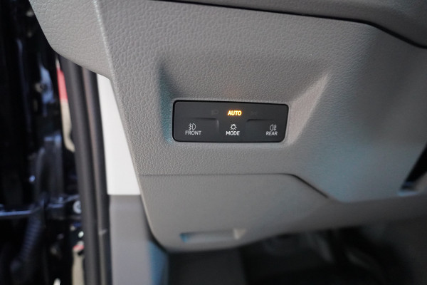 Volkswagen Crafter 30 2.0 TDI 140PK L3H3 Exclusive Automaat nr. V164 | Hero Edition | Airco | Cruise | Navi | trekhaak  | Camera