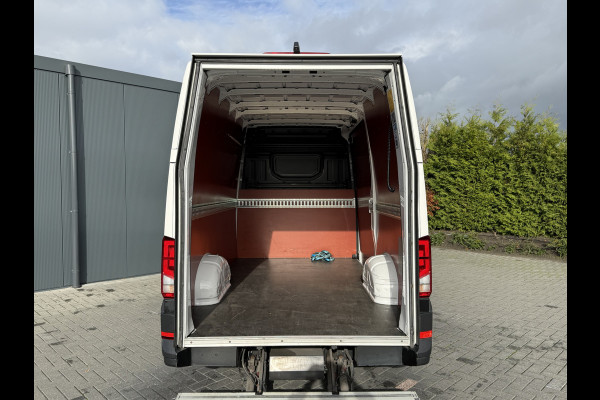 Volkswagen Crafter 35 2.0 TDI HIGHLINE+ / L3H3 / 750 KG DHOLLANDIA HYDR. LAADKLEP / AIRCO / CRUISE / NAVI / CAMERA / CARPLAY