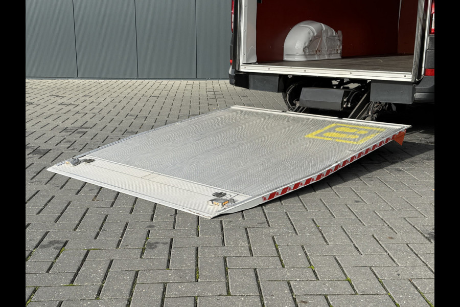 Volkswagen Crafter 35 2.0 TDI HIGHLINE+ / L3H3 / 750 KG DHOLLANDIA HYDR. LAADKLEP / AIRCO / CRUISE / NAVI / CAMERA / CARPLAY