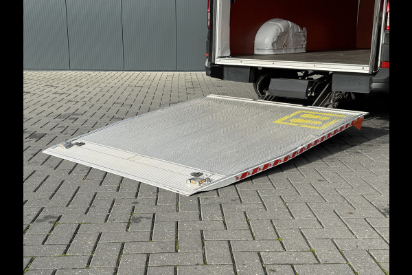 Volkswagen Crafter 35 2.0 TDI HIGHLINE+ / L3H3 / 750 KG DHOLLANDIA HYDR. LAADKLEP / AIRCO / CRUISE / NAVI / CAMERA / CARPLAY