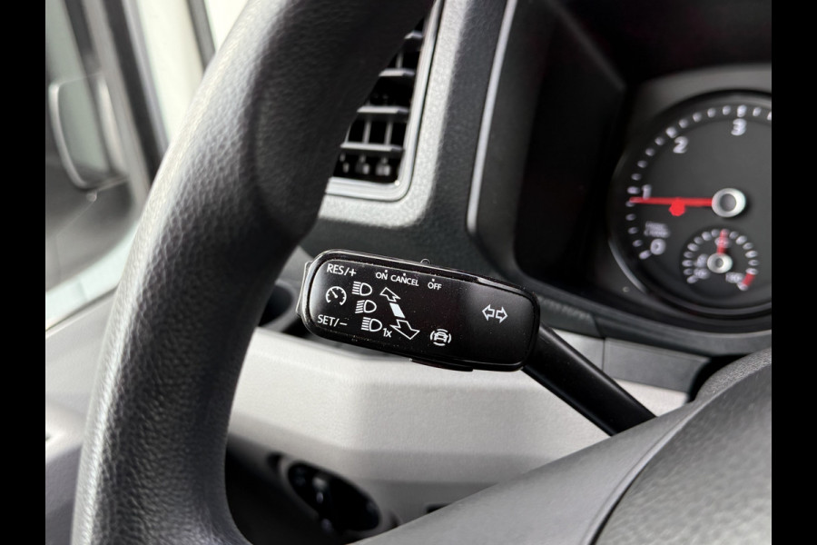 Volkswagen Crafter 35 2.0 TDI HIGHLINE+ / L3H3 / 750 KG DHOLLANDIA HYDR. LAADKLEP / AIRCO / CRUISE / NAVI / CAMERA / CARPLAY