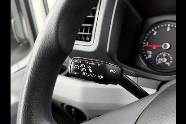 Volkswagen Crafter 35 2.0 TDI HIGHLINE+ / L3H3 / 750 KG DHOLLANDIA HYDR. LAADKLEP / AIRCO / CRUISE / NAVI / CAMERA / CARPLAY