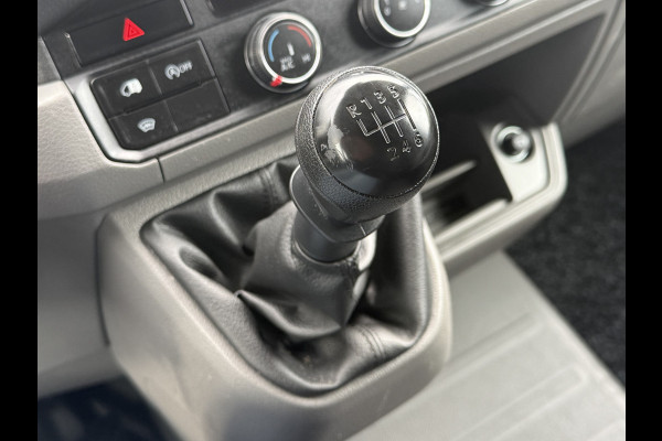 Volkswagen Crafter 35 2.0 TDI HIGHLINE+ / L3H3 / 750 KG DHOLLANDIA HYDR. LAADKLEP / AIRCO / CRUISE / NAVI / CAMERA / CARPLAY