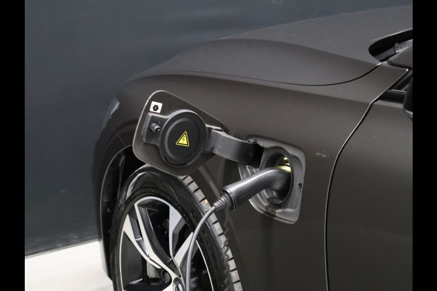 Volvo V60 2.0 T6 Recharge AWD R-Design [MEMORY SEATS, APPLE CARPLAY, ANDROID, CAMERA, ADAPTIVE CRUISE, VOL LEDER, CLIMATE, NIEUWSTAAT]