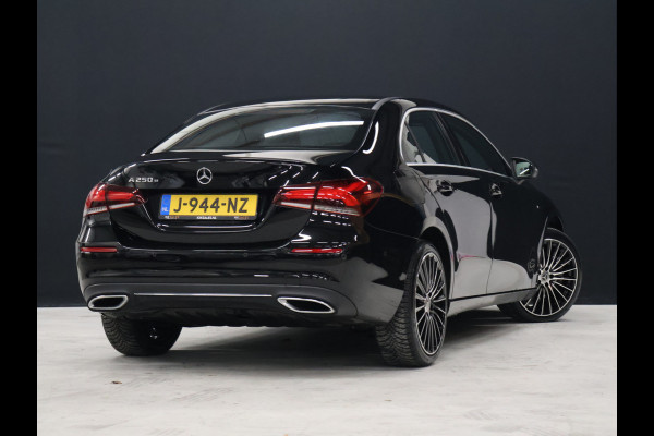 Mercedes-Benz A-Klasse 250 e Business Solution Luxury Limited [SFEERVERLICHTING, CAMERA, VOL LEDER, PDC V+A, STOELVERWARMING, BLUETOOTH, CRUISE, CLIMATE, NIEUWSTAAT]
