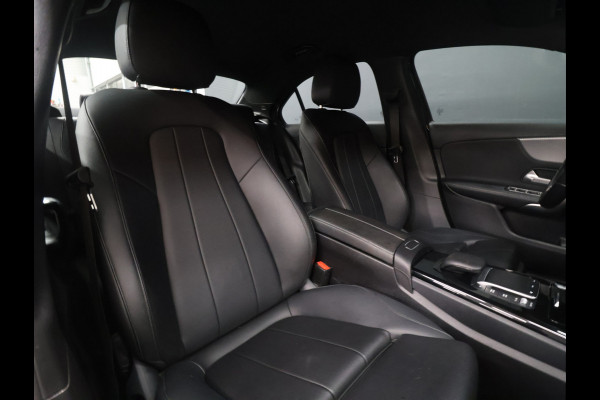 Mercedes-Benz A-Klasse 250 e Business Solution Luxury Limited [SFEERVERLICHTING, CAMERA, VOL LEDER, PDC V+A, STOELVERWARMING, BLUETOOTH, CRUISE, CLIMATE, NIEUWSTAAT]