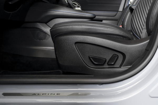 Renault Captur 1.3 mild hybrid 160 esprit Alpine | S/K-Panodak | Dig. Cockpit | Adapt. Cruise | Stoel-+Stuurverw. | PDC | Camera | NAV + App. Connect | ECC | LM 19" | 3803