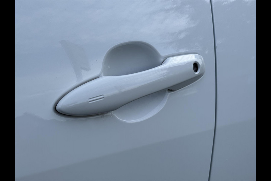 Toyota Yaris 1.5 Hybrid Dynamic Plus | Stoelverwarming, 16 inch, LED, Apple CarPlay/Android Auto, Parkeercamera, Keyless