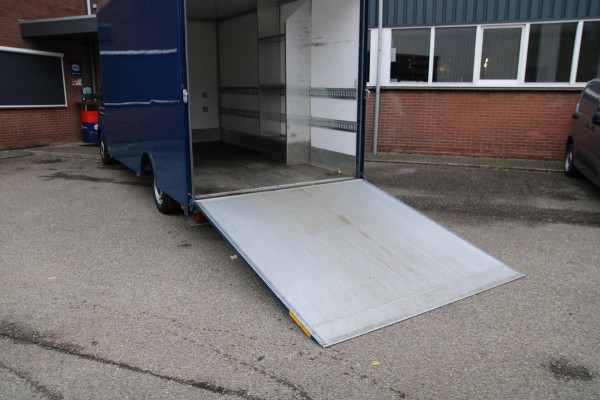 Volkswagen Crafter 35 2.0 TDI L4 / Bakwagen / Lage instap / Meubelbak / Luxe Volkswagen Crafter 35 2.0 TDI L4 / Bakwagen / Lage instap / Meubelbak / Luxe