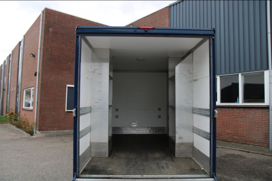 Volkswagen Crafter 35 2.0 TDI L4 / Bakwagen / Lage instap / Meubelbak / Luxe Volkswagen Crafter 35 2.0 TDI L4 / Bakwagen / Lage instap / Meubelbak / Luxe