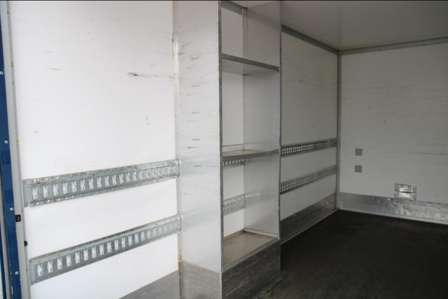 Volkswagen Crafter 35 2.0 TDI L4 / Bakwagen / Lage instap / Meubelbak / Luxe Volkswagen Crafter 35 2.0 TDI L4 / Bakwagen / Lage instap / Meubelbak / Luxe