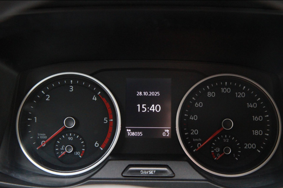 Volkswagen Crafter 35 2.0 TDI L4 / Bakwagen / Lage instap / Meubelbak / Luxe Volkswagen Crafter 35 2.0 TDI L4 / Bakwagen / Lage instap / Meubelbak / Luxe