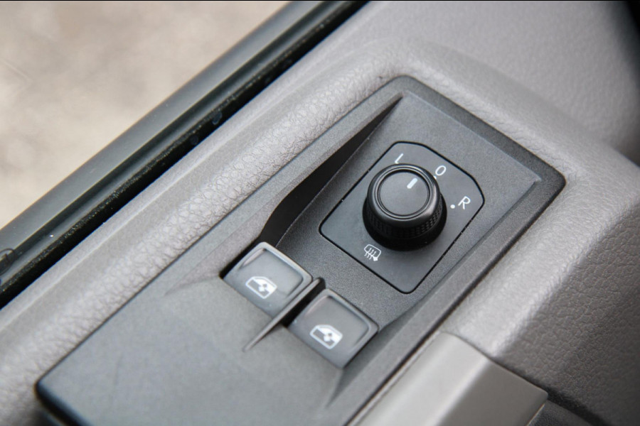 Volkswagen Crafter 35 2.0 TDI L4 / Bakwagen / Lage instap / Meubelbak / Luxe Volkswagen Crafter 35 2.0 TDI L4 / Bakwagen / Lage instap / Meubelbak / Luxe