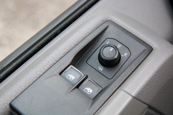 Volkswagen Crafter 35 2.0 TDI L4 / Bakwagen / Lage instap / Meubelbak / Luxe Volkswagen Crafter 35 2.0 TDI L4 / Bakwagen / Lage instap / Meubelbak / Luxe