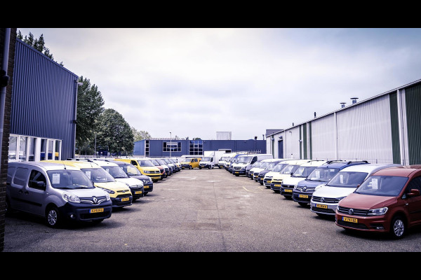 Volkswagen Crafter 35 2.0 TDI L4 / Bakwagen / Lage instap / Meubelbak / Luxe Volkswagen Crafter 35 2.0 TDI L4 / Bakwagen / Lage instap / Meubelbak / Luxe