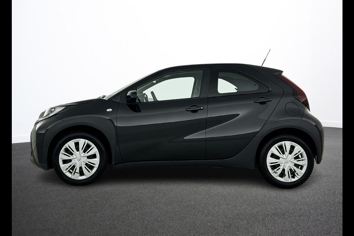 Toyota Aygo X 1.0 VVT-i MT Play Navigatie Apple Carplay/Android Auto Camera Adaptive Cruise Control Airco Toyota Aygo X 1.0 VVT-i MT Play Navigatie Apple Carplay/Android Auto Camera Adaptive Cruise Control Airco