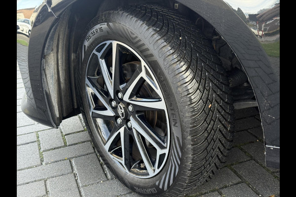 Toyota Yaris 1.5 Hybrid Dynamic Plus | Stoelverwarming, 16 inch, LED, Apple CarPlay/Android Auto, Parkeercamera, Keyless