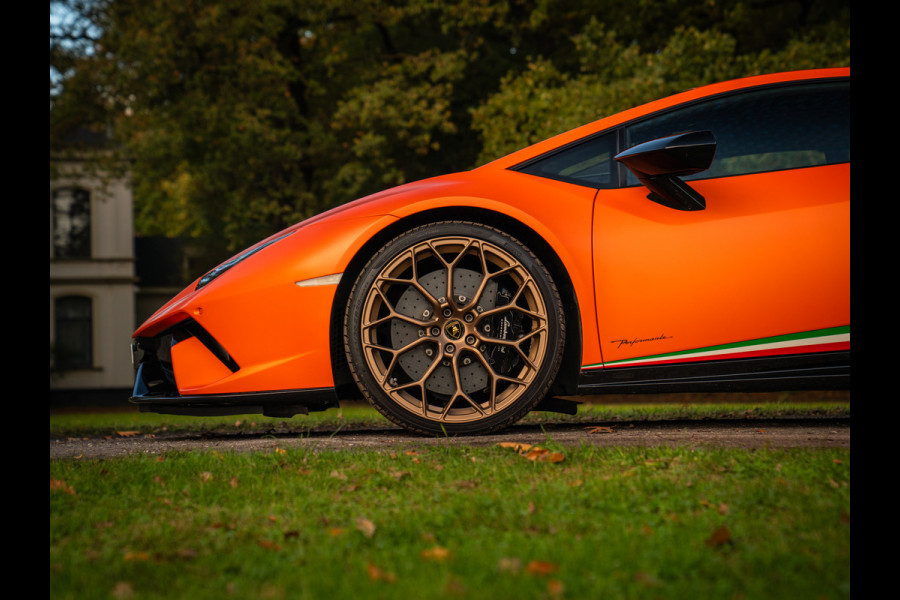 Lamborghini Huracan 5.2 V10 Performante | Arancio Antaeus | Carbon Bucket Seats | Lift | Camera Lamborghini Huracan 5.2 V10 Performante | Arancio Antaeus | Carbon Bucket Seats | Lift | Camera