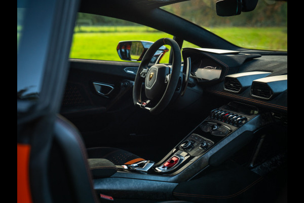 Lamborghini Huracan 5.2 V10 Performante | Arancio Antaeus | Carbon Bucket Seats | Lift | Camera Lamborghini Huracan 5.2 V10 Performante | Arancio Antaeus | Carbon Bucket Seats | Lift | Camera