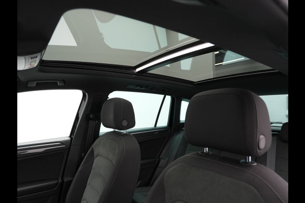Volkswagen Tiguan 1.5 TSI ACT 150pk DSG Highline R-Line Panorama Camera Trekhaak Keyless Carplay 173