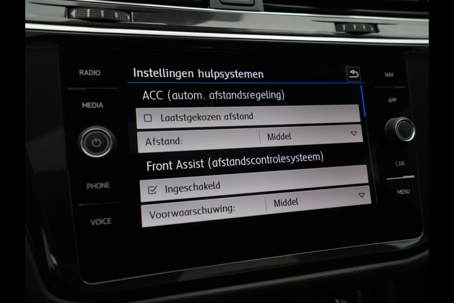 Volkswagen Tiguan 1.5 TSI ACT 150pk DSG Highline R-Line Panorama Camera Trekhaak Keyless Carplay 173