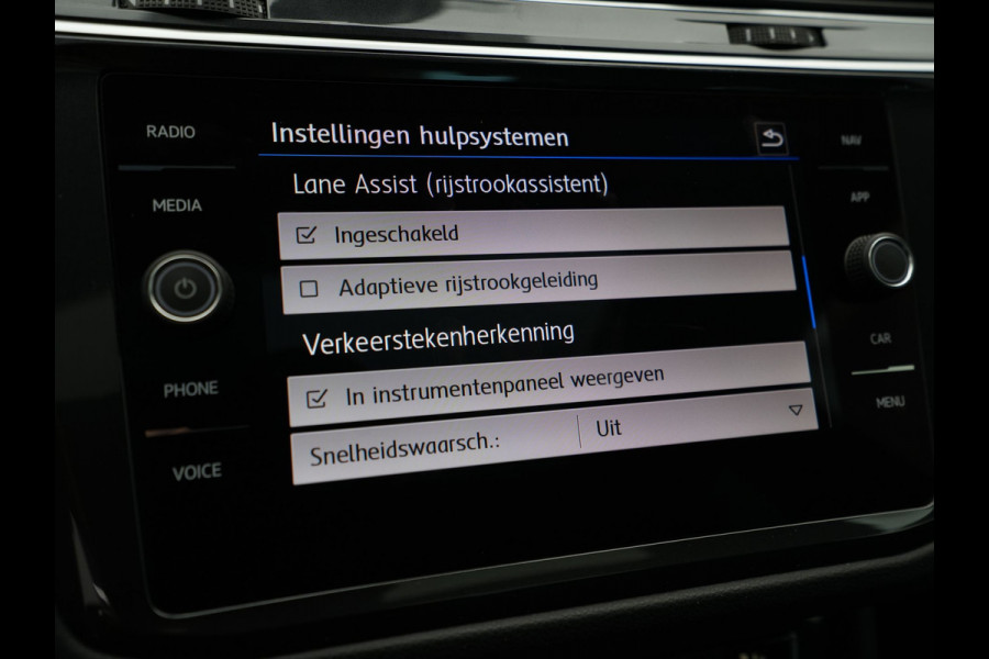 Volkswagen Tiguan 1.5 TSI ACT 150pk DSG Highline R-Line Panorama Camera Trekhaak Keyless Carplay 173