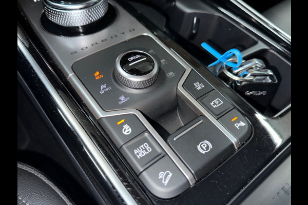 Kia Sorento 1.6 T-GDI Plug-in Hybrid 4WD DynamicLine 7p. | Luxe Leer | Afn. Trekhaak | Winterpakket | Adaptive Cruise Kia Sorento 1.6 T-GDI Plug-in Hybrid 4WD DynamicLine 7p. | Luxe Leer | Afn. Trekhaak | Winterpakket | Adaptive Cruise