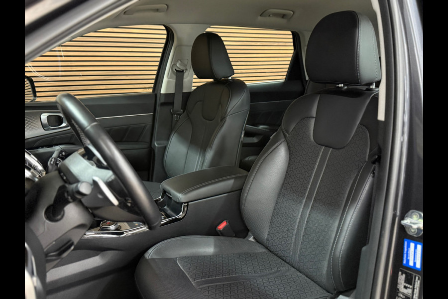 Kia Sorento 1.6 T-GDI Plug-in Hybrid 4WD DynamicLine 7p. | Luxe Leer | Afn. Trekhaak | Winterpakket | Adaptive Cruise Kia Sorento 1.6 T-GDI Plug-in Hybrid 4WD DynamicLine 7p. | Luxe Leer | Afn. Trekhaak | Winterpakket | Adaptive Cruise