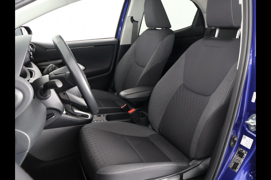 Toyota Yaris 1.5 HYBRID BI-TONE AUTOMAAT NAVI GARANTIE 6-2032 PARKEERCAMERA.APPLE /ANDROID CARPLAY