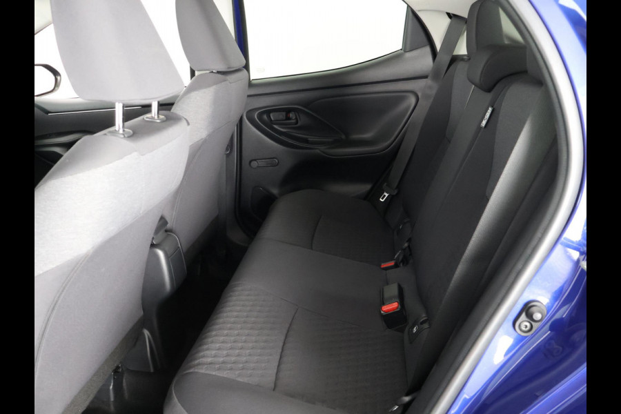 Toyota Yaris 1.5 HYBRID BI-TONE AUTOMAAT NAVI GARANTIE 6-2032 PARKEERCAMERA.APPLE /ANDROID CARPLAY