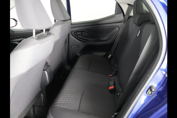 Toyota Yaris 1.5 HYBRID BI-TONE AUTOMAAT NAVI GARANTIE 6-2032 PARKEERCAMERA.APPLE /ANDROID CARPLAY