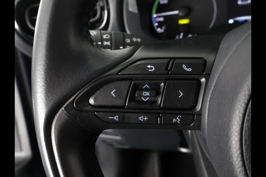Toyota Yaris 1.5 HYBRID BI-TONE AUTOMAAT NAVI GARANTIE 6-2032 PARKEERCAMERA.APPLE /ANDROID CARPLAY