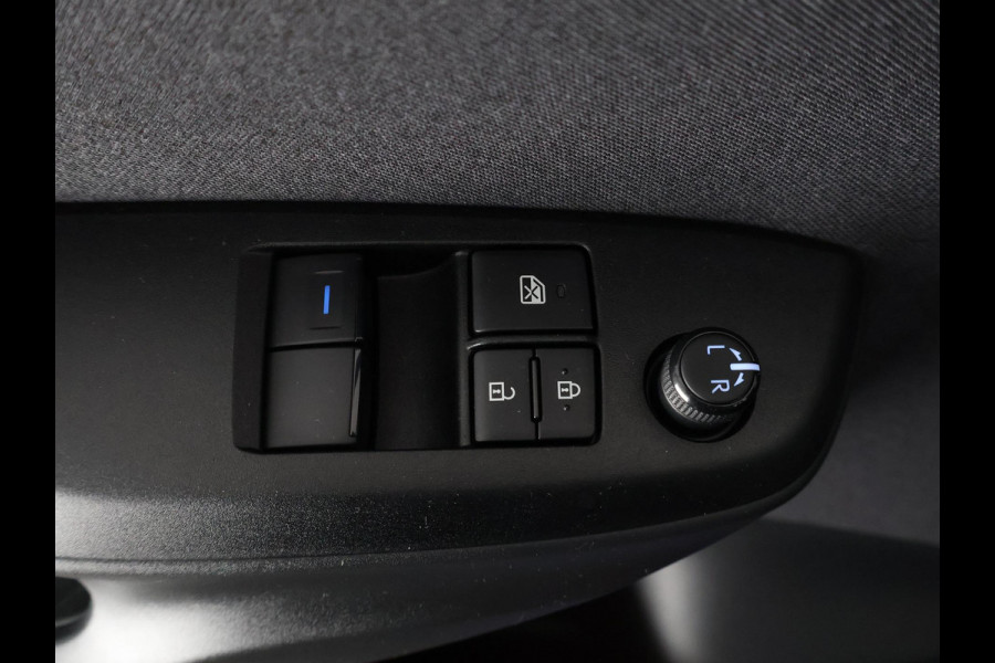 Toyota Yaris 1.5 HYBRID BI-TONE AUTOMAAT NAVI GARANTIE 6-2032 PARKEERCAMERA.APPLE /ANDROID CARPLAY