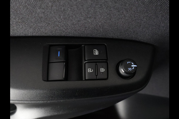 Toyota Yaris 1.5 HYBRID BI-TONE AUTOMAAT NAVI GARANTIE 6-2032 PARKEERCAMERA.APPLE /ANDROID CARPLAY