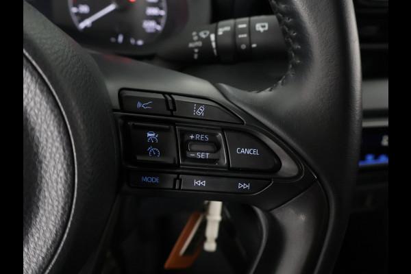 Toyota Yaris 1.5 HYBRID BI-TONE AUTOMAAT NAVI GARANTIE 6-2032 PARKEERCAMERA.APPLE /ANDROID CARPLAY