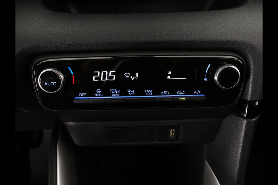 Toyota Yaris 1.5 HYBRID BI-TONE AUTOMAAT NAVI GARANTIE 6-2032 PARKEERCAMERA.APPLE /ANDROID CARPLAY