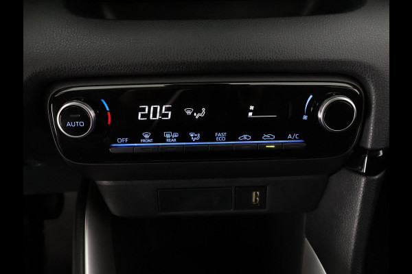 Toyota Yaris 1.5 HYBRID BI-TONE AUTOMAAT NAVI GARANTIE 6-2032 PARKEERCAMERA.APPLE /ANDROID CARPLAY