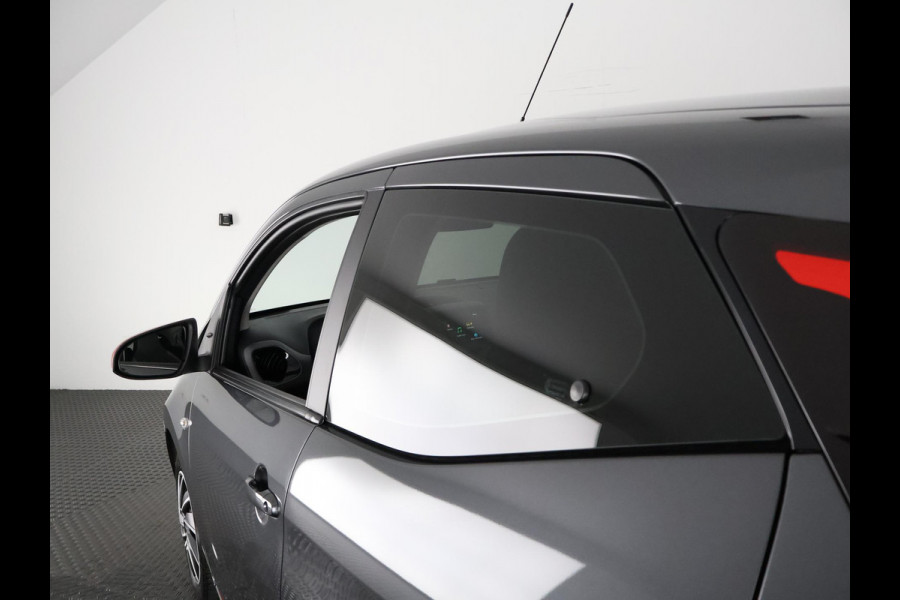 Toyota Aygo 1.0 VVT-i X-PLAY AUTOMAAT GARANTIE TOT 10-2031 BIJNA 2022. APPLE CARPLAY & ANDROID AUTO . ACHTERUITRIJ CAMERA .