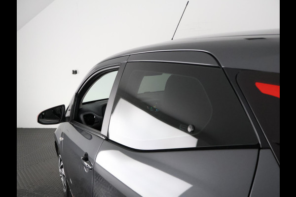 Toyota Aygo 1.0 VVT-i X-PLAY AUTOMAAT GARANTIE TOT 10-2031 BIJNA 2022. APPLE CARPLAY & ANDROID AUTO . ACHTERUITRIJ CAMERA .